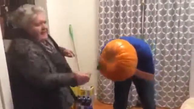 Дед получил по тыкве смотреть онлайн