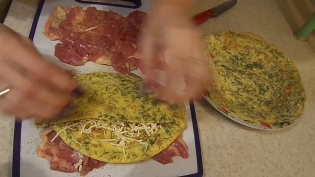 Рулетики из куриных бедрышек! Нежное, сочное мясо! смотреть онлайн
