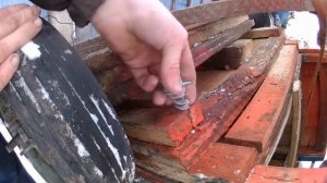 самодельный  "#КОРЧ" из досок:  (Въехал в стену)