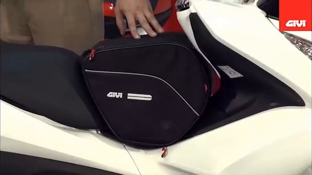 GIVI Scooter Accessories featuring the 2012 Honda PCX 125 смотреть онлайн