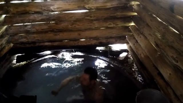 В купели с голым задом. смотреть онлайн