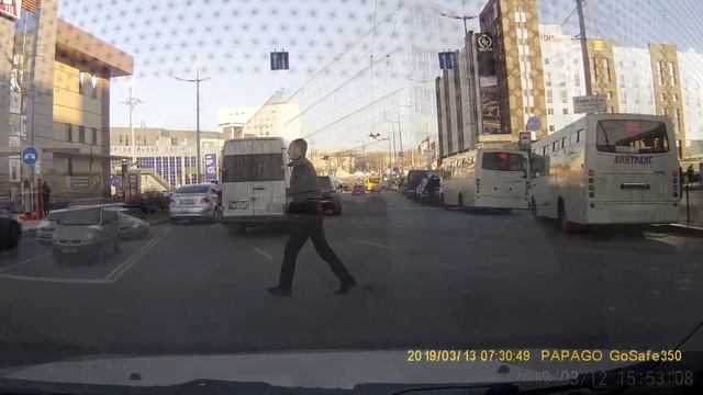 Проезд перекрестка и Изменение направления движения смотреть онлайн