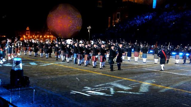 "Спасская башня 2017" - Кельтский оркестр волынок и барабанов (фрагмент) смотреть онлайн