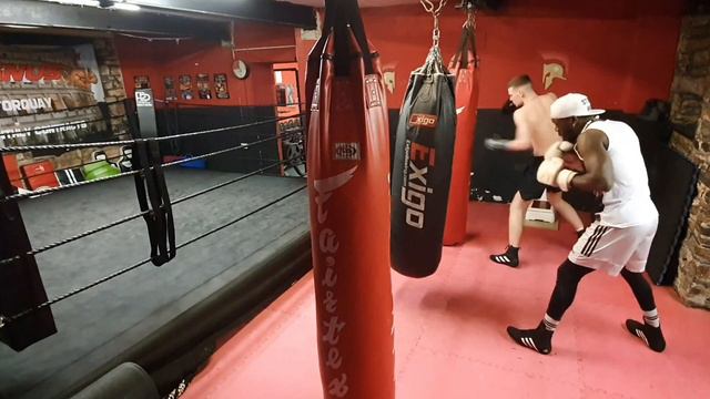 Oneface Mapacha - TEACHING BOXING AND FITNESS AT LUDUS MAGNUS 24 HOURS GYM смотреть онлайн