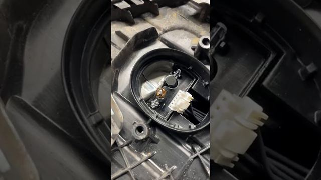 Ремонт ангельских глазок на BMW 5 g30 смотреть онлайн