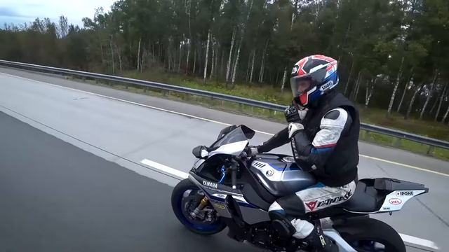 Yamaha R1 против Honda CBR1000RR-R Fireblade SP | Кто быстрее и мощнее - 1 Часть смотреть онлайн