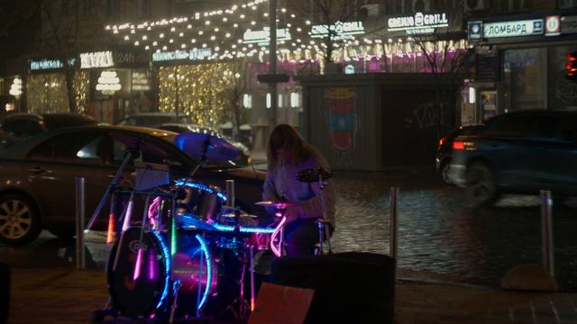 Барабанщик у метро Олимпийская смотреть онлайн