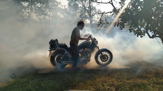 Suzuki Intruder 1400 Burnout