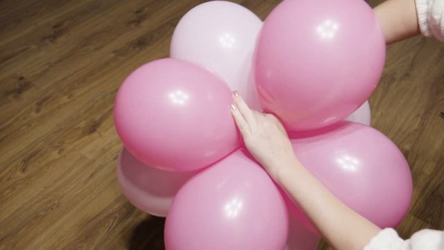 Сборка воздушных шаров с разноцветной цифрой. смотреть онлайн