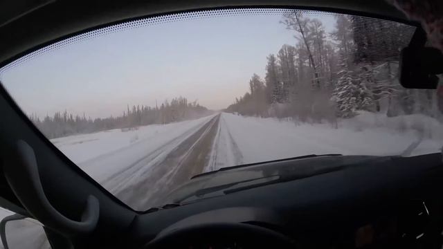 Помог на ПАТРИКЕ ребятам на дороге в -45'С. Взял на буксир микрогрузовик. Help on road -45'C смотреть онлайн