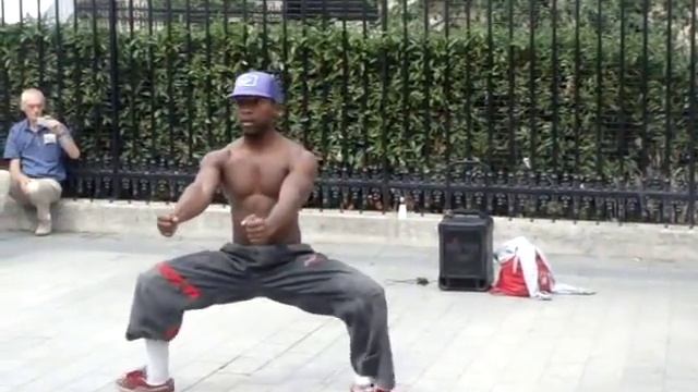 Break dancer Paris - уличный танцор Париж.flv смотреть онлайн