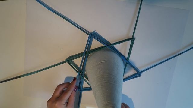 Choinka z papierowej wikliny na planie gwiazdki (Christmas tree, wicker paper) смотреть онлайн