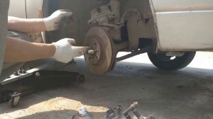 Замена передних тормозных дисков и колодок ВАЗ 2111