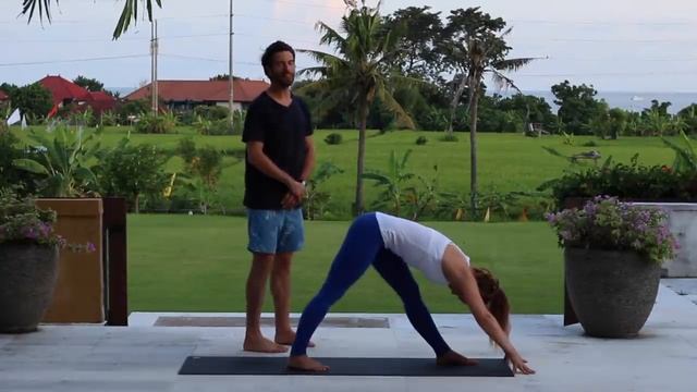 Vinyasa Flow Yoga Workout in Bali | Tim Senesi Yoga смотреть онлайн