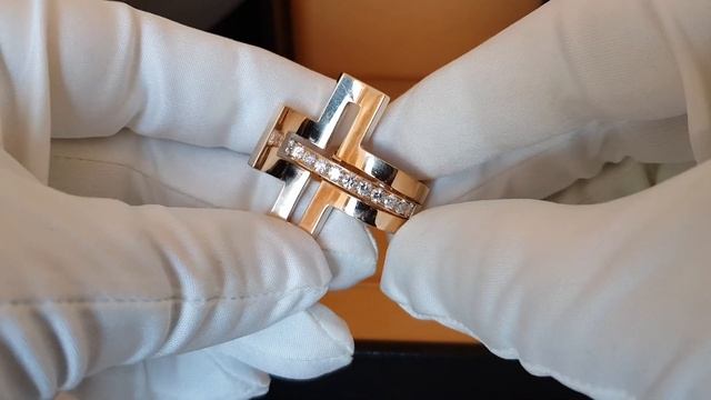 Не обычное кольцо Roger Dubuis Follow Me Wave Cross розовое золото и бриллианты! смотреть онлайн