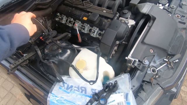 А хотел всего лишь поменять свечи... Ремонт на 11000 рублей e36 BMW #bmw #bmw_e36 смотреть онлайн
