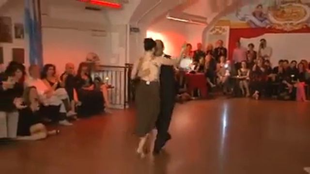 Romina Godoy y Santiago Castro - Milonga смотреть онлайн