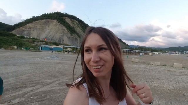 Первый день в кемпинге Лермонтово. Жарим ребрышки на газовом гриле с видом на море смотреть онлайн