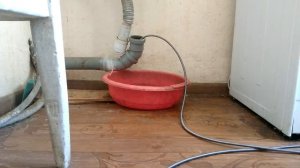 Прочистка трубы канализации тросом