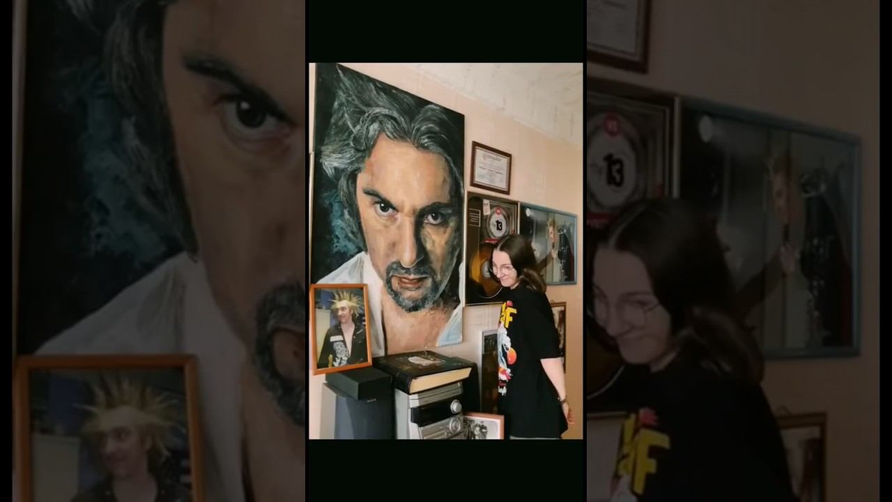 Мама Михаила Горшенева лидера Король и Шут пригласила фанаток к себе в гости #рок #киш #корольишут смотреть онлайн