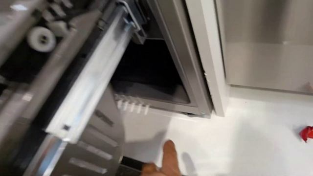 Новый холодильник LG, трёхдверный на изобутане. смотреть онлайн