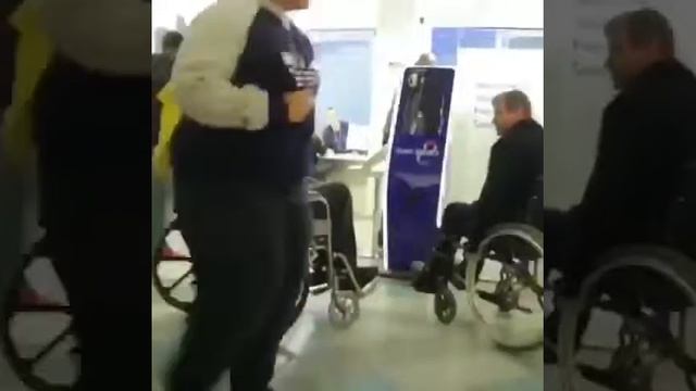 angry wheelchair man pop bottle @Emall2020 смотреть онлайн