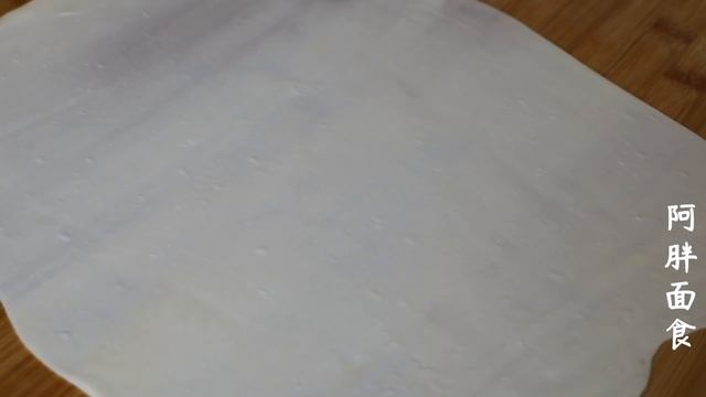 别再吃油条了，教你早餐新吃法，柔软又多层，3分钟就出锅！【阿胖面食】