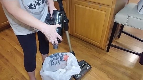 CORDLESS SHARK DUO CLEAN VACUUM CLEANER /HONEST REVIEW/ HOW TO CLEAN VACUUM FILTER / robinlanelowe