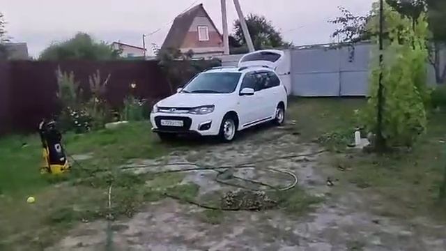 Портативная колонка Jbl Party Box 310 в машине.