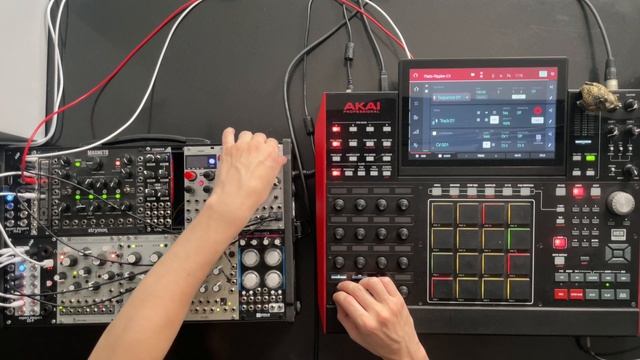 Обзор модулей Mutable Instruments Plaits и Ripples. Управление еврорэком с помощю CV программы MPC. смотреть онлайн