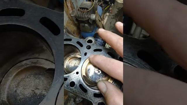 Установка ВМТ поршней в блок цилиндров. Ремонт автомобиля Chevrolet Aveo hatchback1.2v8 2005часть#2 смотреть онлайн