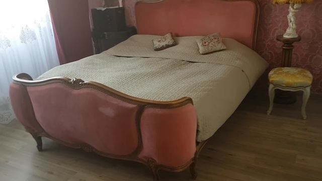Антикварная и винтажная мебель в нашей квартире . Супер удача !Находки с блошиного рынка.