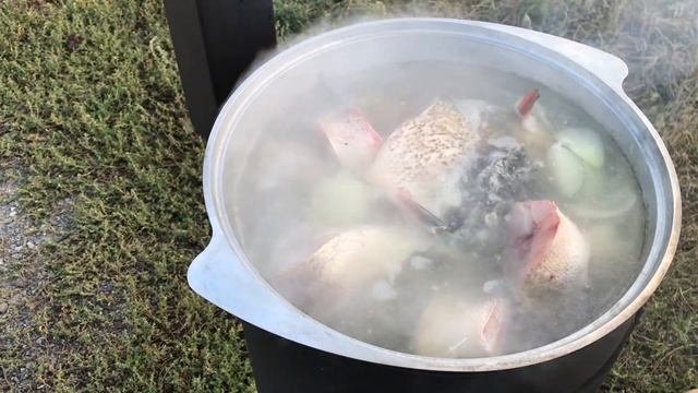 НАВАРИСТАЯ УХА ПО РЕЦЕПТУ МОЕГО ДЕДА! ДОНСКАЯ УХА! смотреть онлайн