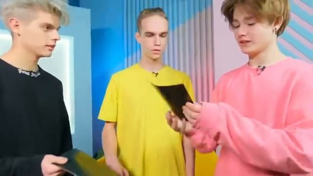 ? ЧТО В ТЕЛЕФОНЕ У LESHA MAISAK ?! ?КАНАЛ : "Lesha Maisak" смотреть онлайн
