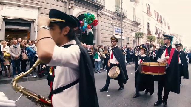 Vlog.Сколько приносит лошадь на скачках в Италии.Праздник в криминальном городе. Итальянец про Пите смотреть онлайн