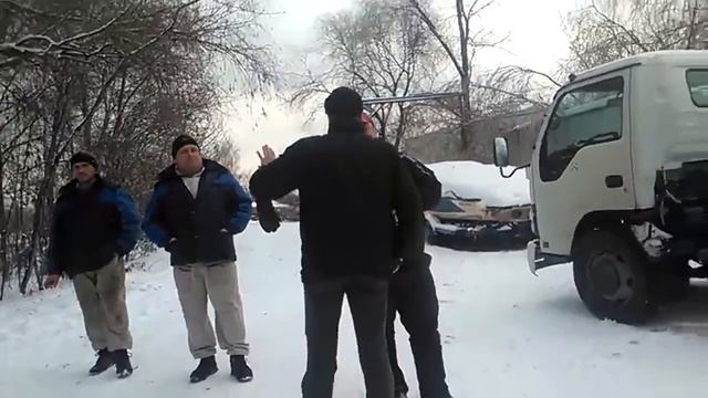 14.11.2016 г. Кучумов приехал, чтобы продолжить незаконную вырубку деревьев. Часть 2. смотреть онлайн