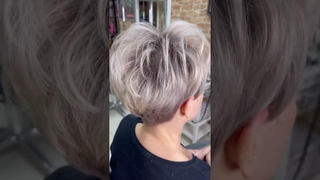 МОДНАЯ СТРИЖКА ПИКСИ ДЛЯ ДЕВУШЕК ЗА 50/FASHIONABLE PIXIE HAIRCUT FOR GIRLS OVER 50 #модаикрасота смотреть онлайн
