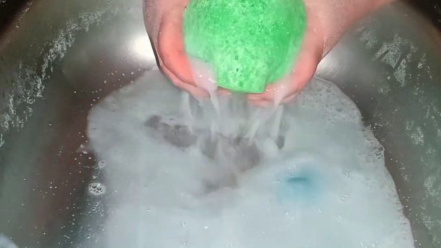 ASMR 🤍 #laundrypowder #water #spongesqueeze #rinsing/#порошок #вода #губки #полоскание