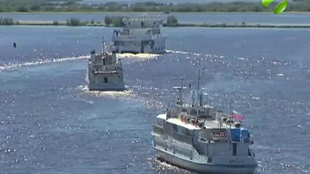 Навигация завершилась. Речные суда отправляются на зимовку смотреть онлайн