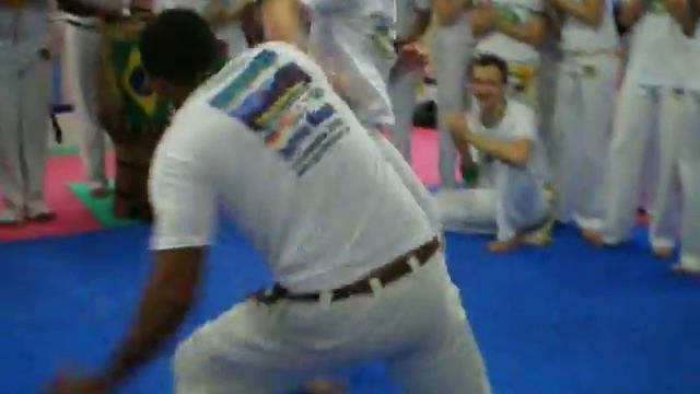 Capoeira Contramestre Pará (Arte Capoeira) batizando смотреть онлайн