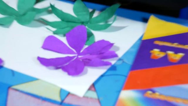 чем занять ребенка, клеим цветочки. смотреть онлайн