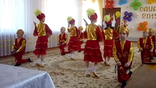 Рауан 2012 Красивый казахский танец смотреть онлайн