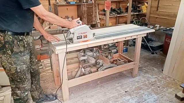 Как распилить и подогнать в один размер мебельные щиты ручной циркулярной пилой и фрезером смотреть онлайн