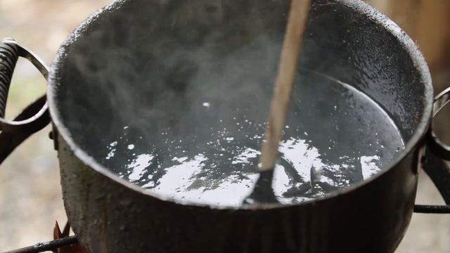 How to build a canoe, using birchbark and materials harvested from the land | Mi’kma’ki : Gwitna’q смотреть онлайн