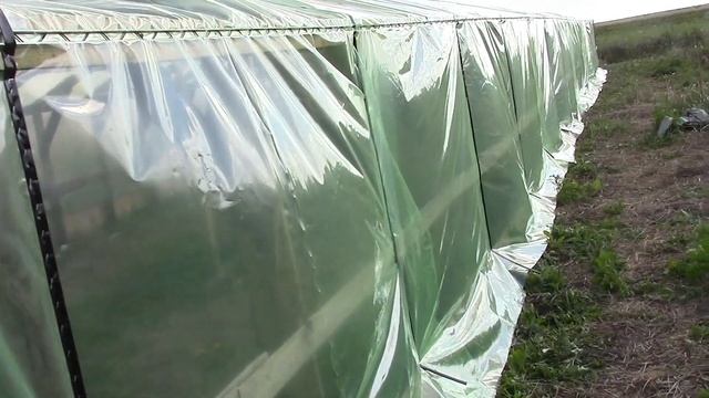 Дешевая теплица! Кроем пленкой каркас... смотреть онлайн