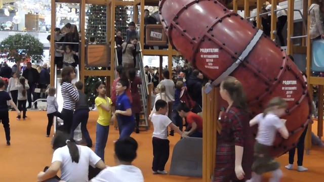 Рождественские Каникулы Влог #2 Горки Энгри Бердз / Катание на Коньках / Ралли на Электромобили смотреть онлайн