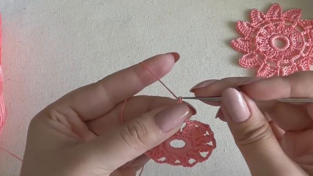 Круглый цветочный мотив вязанный крючком с остроконечными краями. Ирландское кружево. Видео-урок. смотреть онлайн