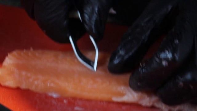 Форель на шпоне. Рецепт. Готовит ресторатор Олег Ананьев смотреть онлайн