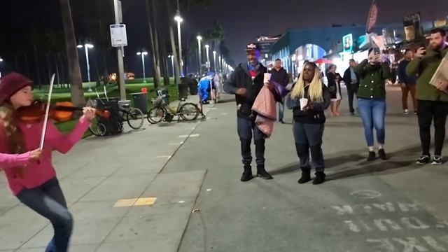 "DESPACITO" Night Street Performance | Daniele Vitale & Karolina Protsenko | Sax e Violin смотреть онлайн