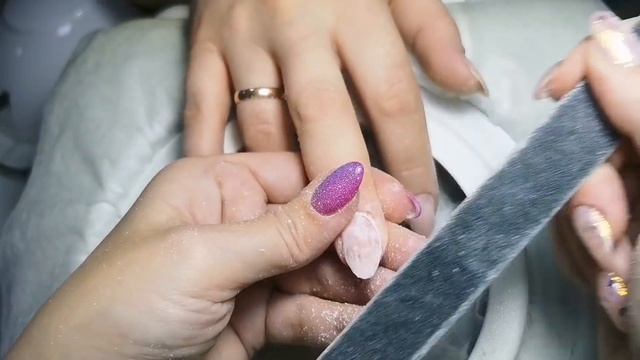 Маникюр подруге. Покрытие гель лаком, укрепление ногтей гелем. Ремонт ногтя. смотреть онлайн